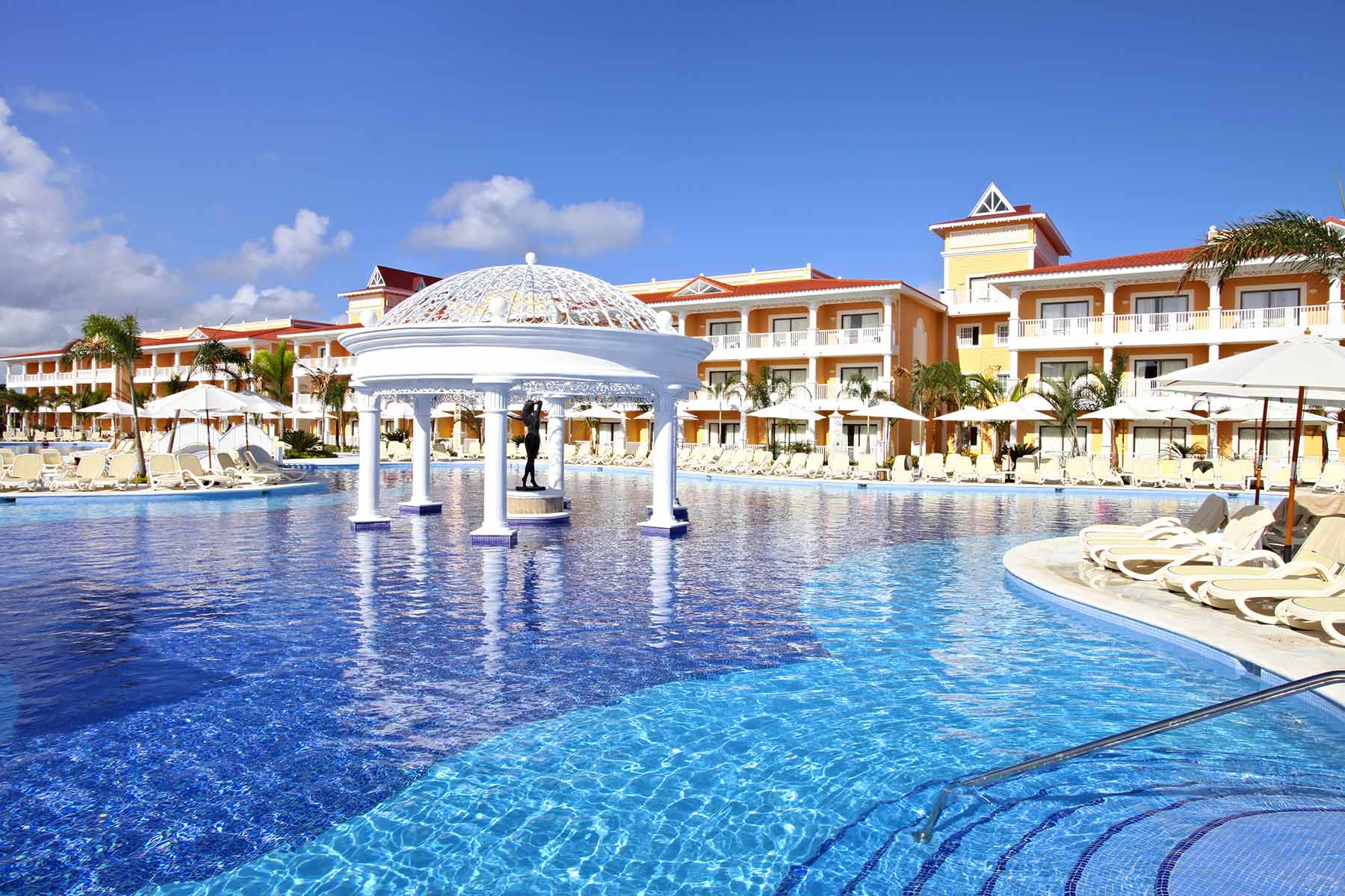 Gallery Image Luxury Bahia Principe Ambar Green 6