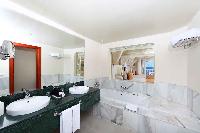 Gallery Rooms Runaway Bay 2